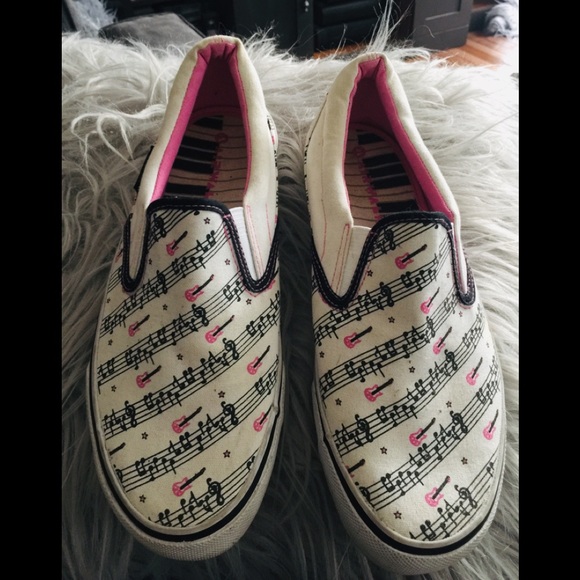 Airwalk Shoes - 💫2/$30.💫Vintage Airwalk slip ons